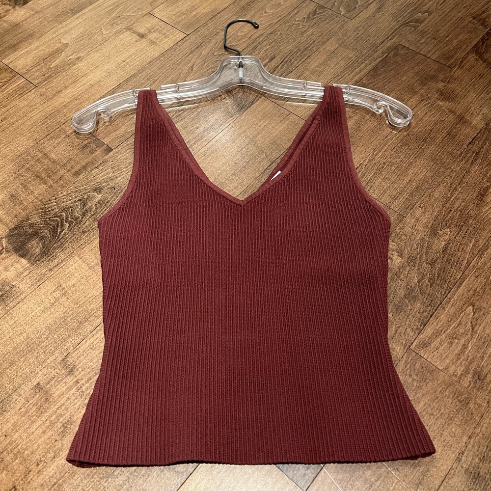 Babaton Sculpt Knit V-neck Top
